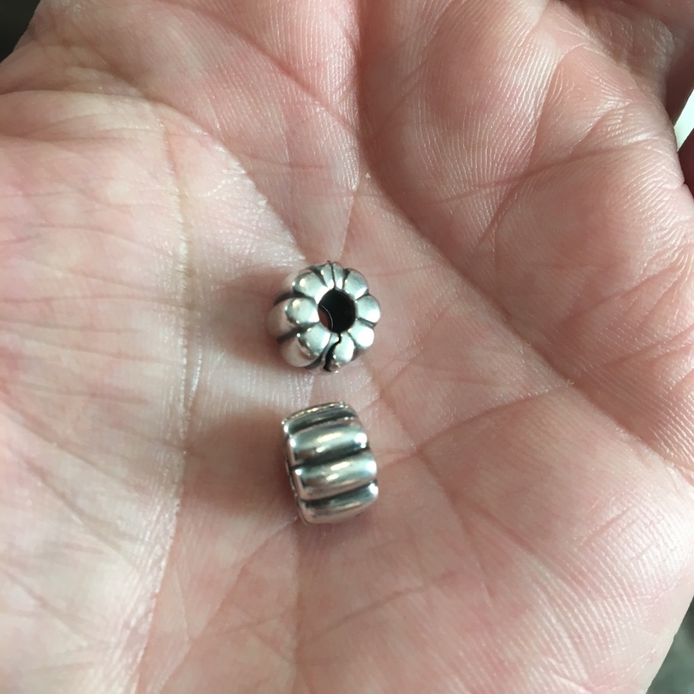 Spacer clips